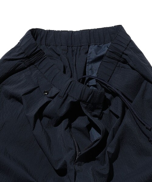 BEAMS PLUS（ビームスプラス）の「2 Pleats Anywhere(wear) Seersucker Plaid（その他パンツ・メンズ・グレー/ネイビー・X-LARGE/LARGE/MEDIUM/SMALL）」の17枚目の写真