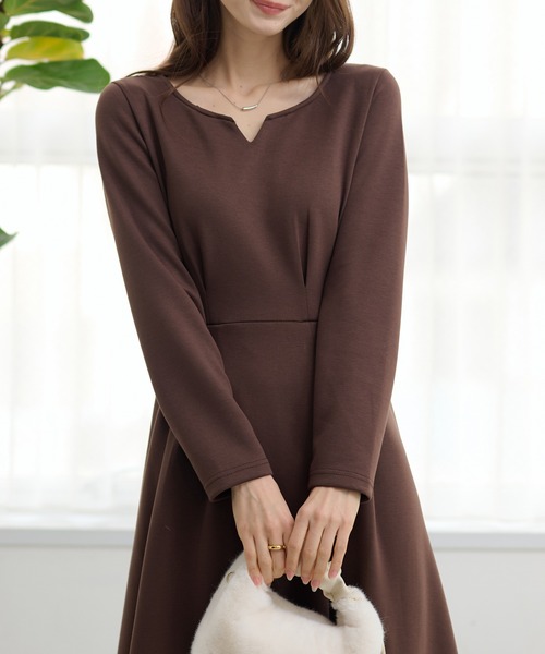DAYRA（デイラ）の「ウエスト タック フレア ロング ワンピース（ワンピース・レディース・ブラック/ネイビー/ブラウン/ブルーグレー・S/FREE）」の3枚目の写真