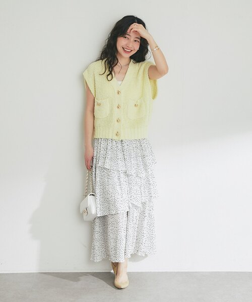 La boutique BonBon(ラブティックボンボン)の「【着回し力抜群】ペーパーヤーンニットベスト(ニット/セーター・レディース・オフホワイト/イエロー/サックスブルー・FREE)」の8枚目の写真
