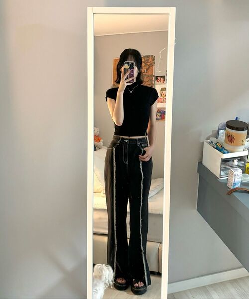 KISYNING（キシニング）の「24s denim line play bootcut (black)（デニムパンツ・レディース・その他・SMALL/MEDIUM/LARGE/X-SMALL）」の2枚目の写真