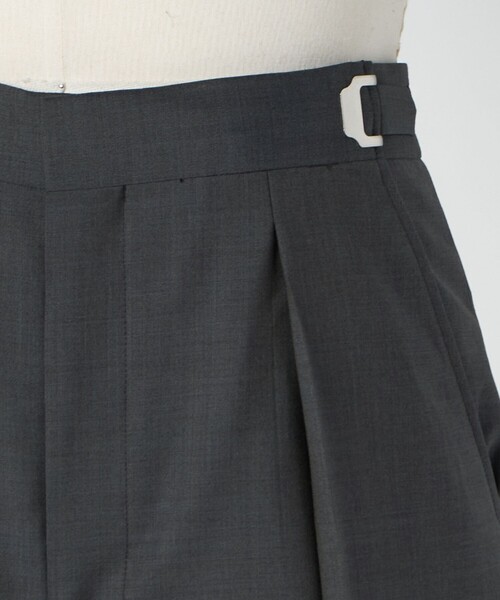 LOEFF(ロエフ)の「【別注】<BEAUTY&YOUTH × LOEFF>トロピカルウール アジャスタブル パンツ MENS(その他パンツ・メンズ・オリーブ・0/2/1)」の11枚目の写真
