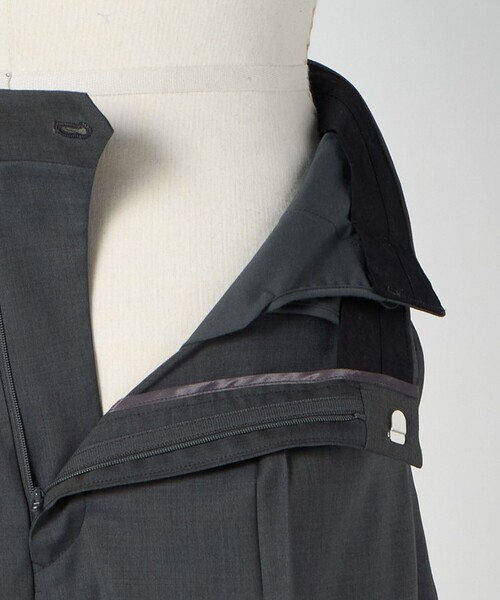 LOEFF(ロエフ)の「【別注】<BEAUTY&YOUTH × LOEFF>トロピカルウール アジャスタブル パンツ MENS(その他パンツ・メンズ・オリーブ・0/2/1)」の15枚目の写真