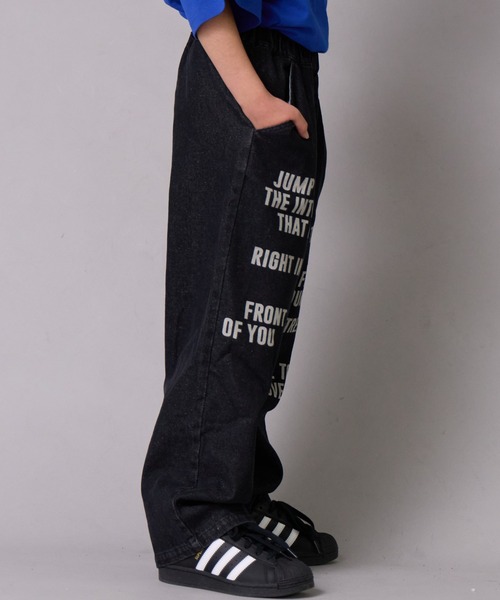 PAIRMANON STREET（ペアマノンストリート）の「デニム ロゴプリント ストレート パンツ【PAIRMANON STREET】（デニムパンツ・キッズ・インディゴブルー/ブラック/ブラック系その他・110/130/100/90/120/140/160/150）」の4枚目の写真