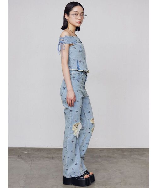 EMODA(エモダ)の「クラッシュフレアデニム(デニムパンツ・レディース・ライトブルー/インディゴブルー/ブラウン・MEDIUM/SMALL)」の21枚目の写真