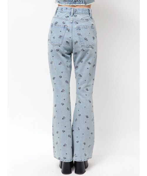 EMODA(エモダ)の「クラッシュフレアデニム(デニムパンツ・レディース・ライトブルー/インディゴブルー/ブラウン・MEDIUM/SMALL)」の6枚目の写真