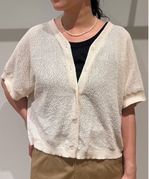 human woman(ヒューマンウーマン)の「◆メッシュ柄ニットジレ(カーディガン/ボレロ・レディース・レッド/ホワイト系その他/グレー・MEDIUM)」の5枚目の写真