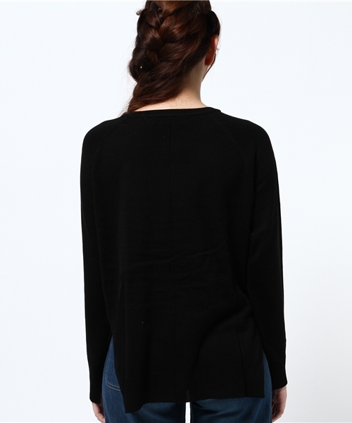 RNA(アールエヌエー)の「K2167 カムズロゴプリントセーター(ニット/セーター・レディース・キャメル/ブラック/アイボリー・MEDIUM)」の4枚目の写真