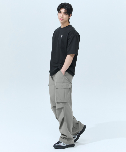 BLACK MONSTER FIT(ブラックモンスターフィット)の「クールテンションセミワイドカーゴパンツ(3色)(スウェットパンツ・メンズ・ライトカーキ/ブラック/チャコール・MEDIUM/X-LARGE/2XL/LARGE)」の9枚目の写真