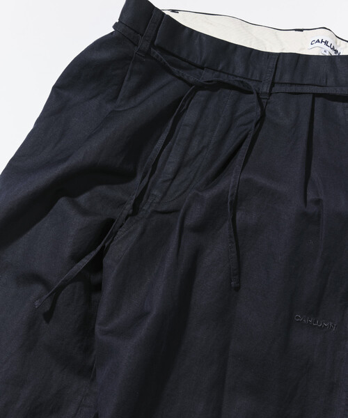 CAHLUMN（カウラム）の「CAHLUMN/カウラム Cotton Linen 2 Tuck Chino Pant/コットン リネン タックパンツ（チノパンツ・メンズ・ベージュ/ネイビー・LARGE/X-LARGE/MEDIUM/XX-LARGE）」の4枚目の写真