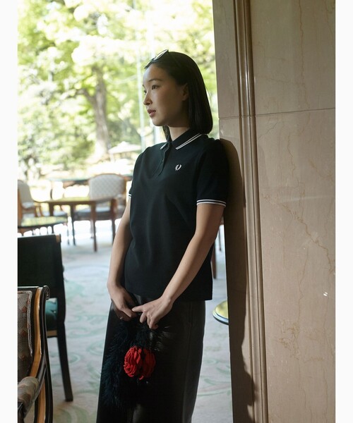 FRED PERRY(フレッドペリー)の「FRED PERRY / ツイン ティップド ポロシャツ(ポロシャツ・レディース・ネイビー/ブラック/ホワイト/サックスブルー/イエロー・10/8)」の4枚目の写真