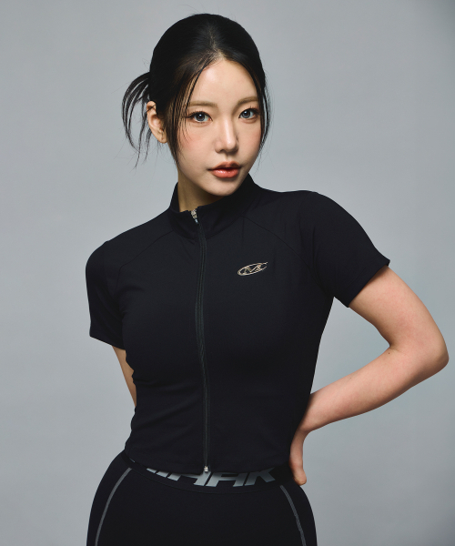 MIHAK(ミハク)の「メタルロゴショートスリーブジップアップジャケット(BLACK)(ジャージ・レディース・その他・1/2)」の2枚目の写真