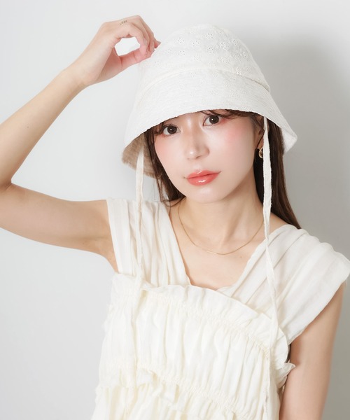 Riberry（リベリー）の「アイレット刺繍バケットハット（ハット・レディース・ブラック/アイボリー・FREE）」の3枚目の写真