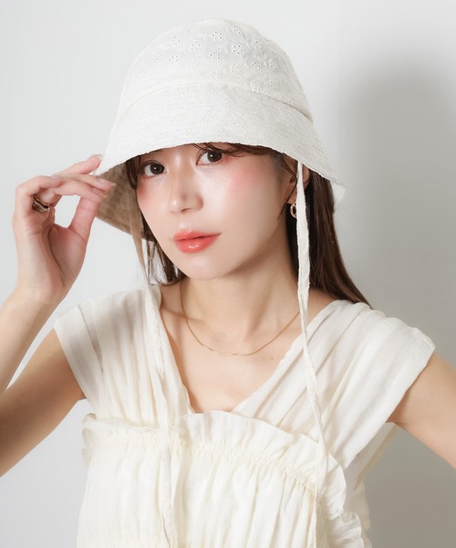 Riberry（リベリー）の「アイレット刺繍バケットハット（ハット・レディース・ブラック/アイボリー・FREE）」の8枚目の写真