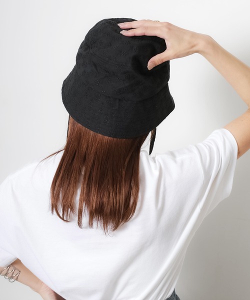 Riberry（リベリー）の「アイレット刺繍バケットハット（ハット・レディース・ブラック/アイボリー・FREE）」の13枚目の写真