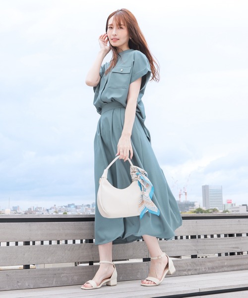 GLACIER lusso（グラシアルッソ）の「【美冷・接触冷感】ポケット付ブラウス（シャツ/ブラウス・レディース・ネイビー/ベージュ/杢グレー/ブルーグリーン・L/LL/M/S）」の22枚目の写真