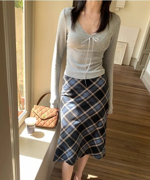 Emilie(エミリー)の「レースリボンロンT(Tシャツ/カットソー・レディース・グレー・FREE)」の7枚目の写真