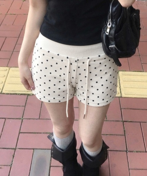 LADY LIKE(レディライク)の「ドット柄スウェットショートパンツ(スウェットパンツ・レディース・グレー/ブラック/ホワイト・M)」の1枚目の写真