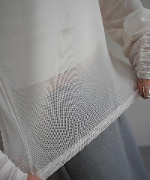 Rashik（ラシク）の「【Rashik】袖シャーリングシアートップス（Tシャツ/カットソー・レディース・ホワイト/ブラック/チャコール・FREE）」の5枚目の写真
