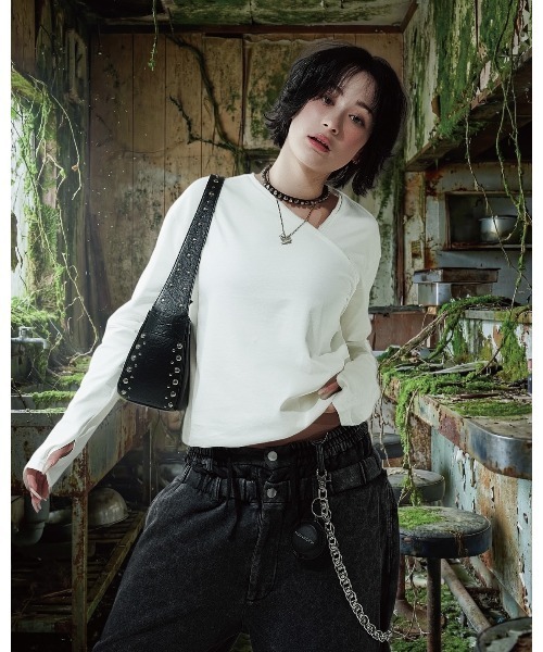 VI E DIT(ヴィエディット)の「Asym Neckline Top/アシメネックライントップ(Tシャツ/カットソー・メンズ・ブラック/アイボリー・2/1)」の1枚目の写真