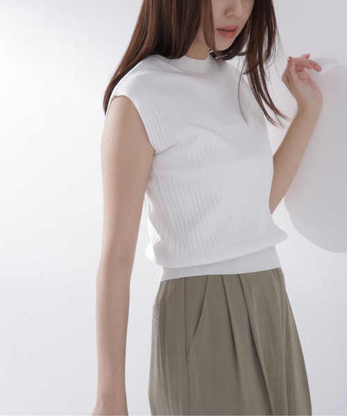 Pleat Rib — тонкий вязаный жилет без рукавов (Pleat Rib High Neck)