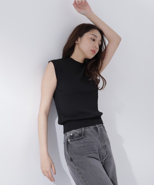NATURAL BEAUTY BASIC(ナチュラルビューティーベーシック)の「プリーツリブハイネックニット(ニット/セーター・レディース・ブラック/ブルー/グレー/オフホワイト・フリ-)」の13枚目の写真