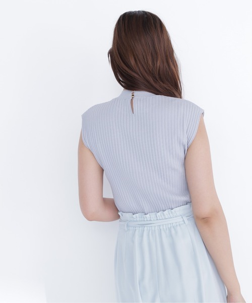 NATURAL BEAUTY BASIC(ナチュラルビューティーベーシック)の「プリーツリブハイネックニット(ニット/セーター・レディース・ブラック/ブルー/グレー/オフホワイト・フリ-)」の22枚目の写真