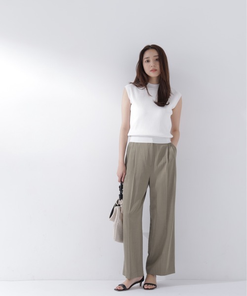 NATURAL BEAUTY BASIC(ナチュラルビューティーベーシック)の「プリーツリブハイネックニット(ニット/セーター・レディース・ブラック/ブルー/グレー/オフホワイト・フリ-)」の8枚目の写真