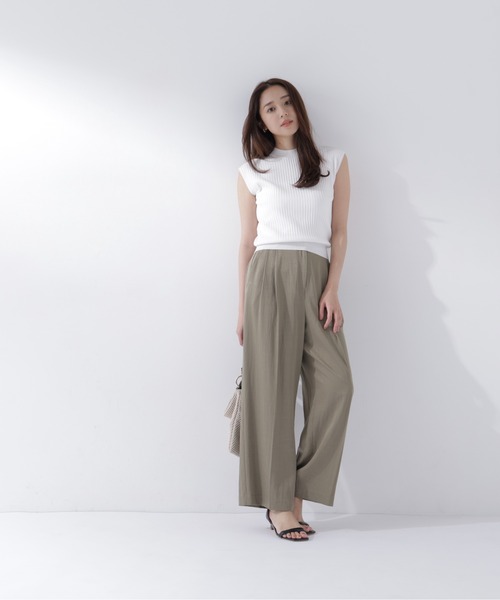 NATURAL BEAUTY BASIC(ナチュラルビューティーベーシック)の「プリーツリブハイネックニット(ニット/セーター・レディース・ブラック/ブルー/グレー/オフホワイト・フリ-)」の10枚目の写真
