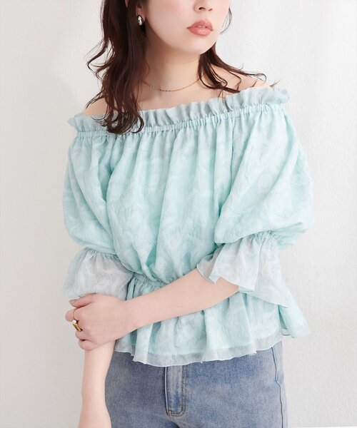 natural couture(ナチュラルクチュール)の「チューリップ柄オフショルペプラムブラウス(シャツ/ブラウス・レディース・イエロー/ピンク/ブルー/オフホワイト・FREE)」の7枚目の写真