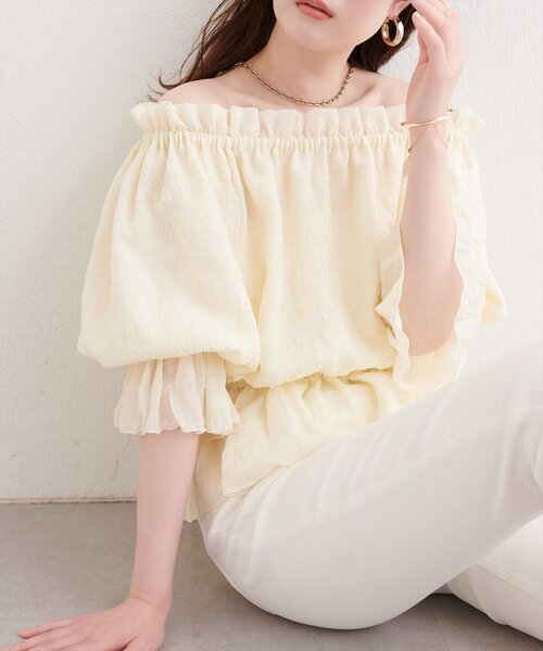 natural couture(ナチュラルクチュール)の「チューリップ柄オフショルペプラムブラウス(シャツ/ブラウス・レディース・イエロー/ピンク/ブルー/オフホワイト・FREE)」の12枚目の写真
