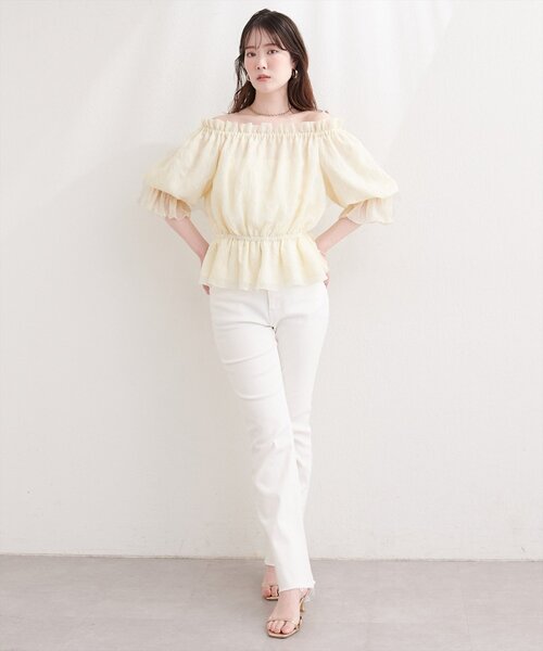 natural couture(ナチュラルクチュール)の「チューリップ柄オフショルペプラムブラウス(シャツ/ブラウス・レディース・イエロー/ピンク/ブルー/オフホワイト・FREE)」の15枚目の写真