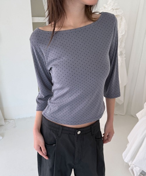 4INT.（フォイント）の「ドット ラウンドネック 7分袖 Tシャツ（Tシャツ/カットソー・レディース・グレー/ブラック/チャコール/ホワイト・FREE）」の4枚目の写真