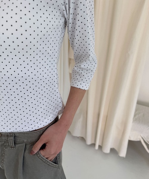 4INT.（フォイント）の「ドット ラウンドネック 7分袖 Tシャツ（Tシャツ/カットソー・レディース・グレー/ブラック/チャコール/ホワイト・FREE）」の17枚目の写真