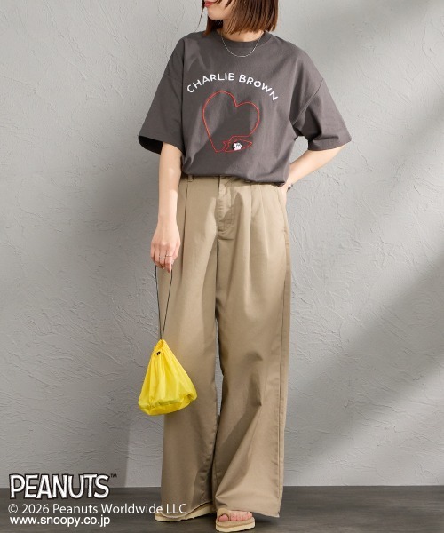 PEANUTS（ピーナッツ）の「[PEANUTS×JEANS FACTORY/ピーナッツ×ジーンズ ファクトリー] チャーリー・ブラウン / ハート刺繍プリントTシャツ（Tシャツ/カットソー・レディース・アッシュグレー/ホワイト/スミクロ・S/M/L）」の6枚目の写真