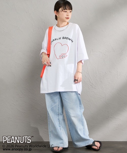 PEANUTS（ピーナッツ）の「[PEANUTS×JEANS FACTORY/ピーナッツ×ジーンズ ファクトリー] チャーリー・ブラウン / ハート刺繍プリントTシャツ（Tシャツ/カットソー・レディース・アッシュグレー/ホワイト/スミクロ・S/M/L）」の16枚目の写真