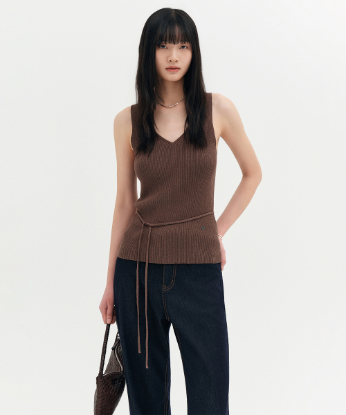 LOOKAST(ルックキャスト)の「サンドリンVネックスリーブレスニット / SANDRINE V-NECK SLEEVELESS KNIT_2colors(ニット/セーター・レディース・アイボリー/ブラウン・SMALL/MEDIUM)」の3枚目の写真
