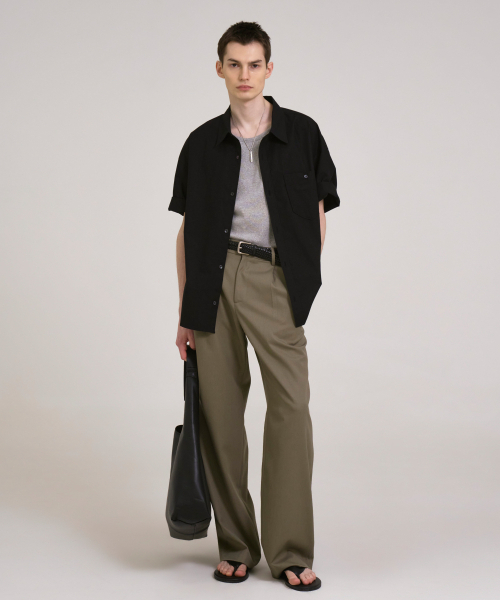 SSIN AND LEE（シンアンドリー）の「ライトコットンオーバーサイズハーフシャツブラック（シャツ/ブラウス・メンズ・その他・MEDIUM/LARGE）」の2枚目の写真