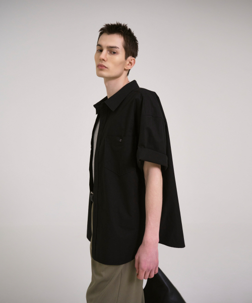 SSIN AND LEE（シンアンドリー）の「ライトコットンオーバーサイズハーフシャツブラック（シャツ/ブラウス・メンズ・その他・MEDIUM/LARGE）」の6枚目の写真