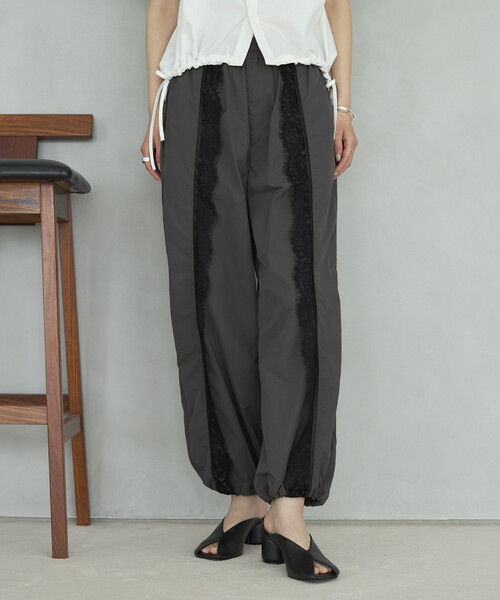 Firsthand(ファーストハンド)の「Firsthand/ファーストハンド ナイロン レース ワイド イージーパンツ(その他パンツ・レディース・ブラック/チャコールグレー・MEDIUM/SMALL)」の4枚目の写真