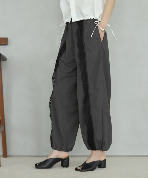 Firsthand(ファーストハンド)の「Firsthand/ファーストハンド ナイロン レース ワイド イージーパンツ(その他パンツ・レディース・ブラック/チャコールグレー・MEDIUM/SMALL)」の6枚目の写真