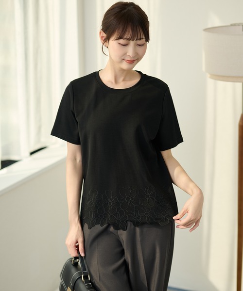 DAYRA(デイラ)の「裾フラワー刺繍 半袖 Tシャツ(Tシャツ/カットソー・レディース・グレー/ホワイト/ブラック・FREE)」の7枚目の写真