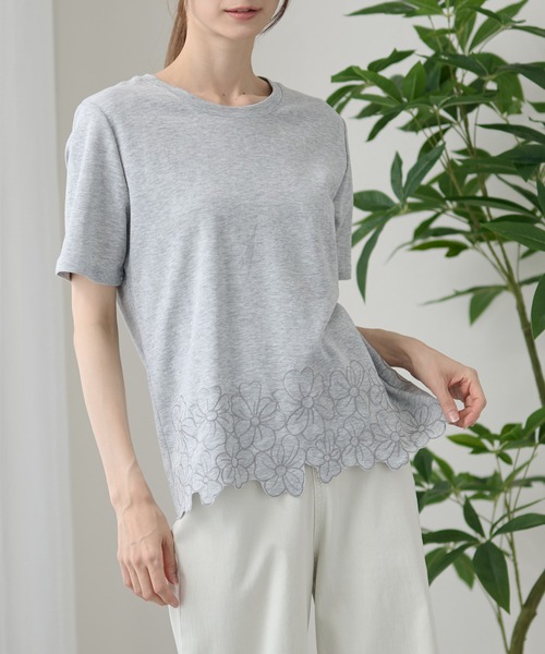 DAYRA(デイラ)の「裾フラワー刺繍 半袖 Tシャツ(Tシャツ/カットソー・レディース・グレー/ホワイト/ブラック・FREE)」の12枚目の写真