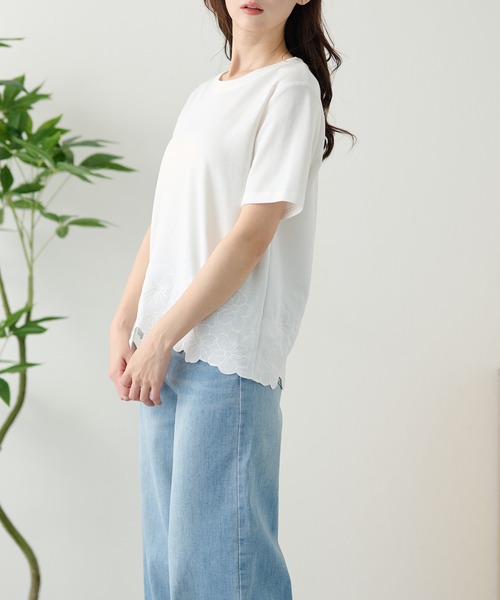 DAYRA(デイラ)の「裾フラワー刺繍 半袖 Tシャツ(Tシャツ/カットソー・レディース・グレー/ホワイト/ブラック・FREE)」の15枚目の写真