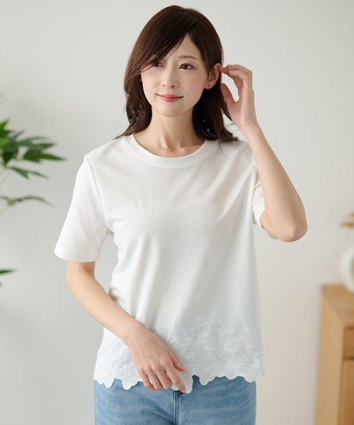 DAYRA(デイラ)の「裾フラワー刺繍 半袖 Tシャツ(Tシャツ/カットソー・レディース・グレー/ホワイト/ブラック・FREE)」の16枚目の写真