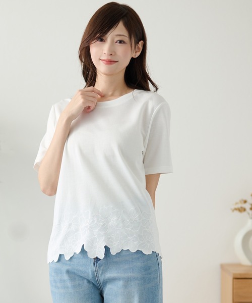 DAYRA(デイラ)の「裾フラワー刺繍 半袖 Tシャツ(Tシャツ/カットソー・レディース・グレー/ホワイト/ブラック・FREE)」の17枚目の写真