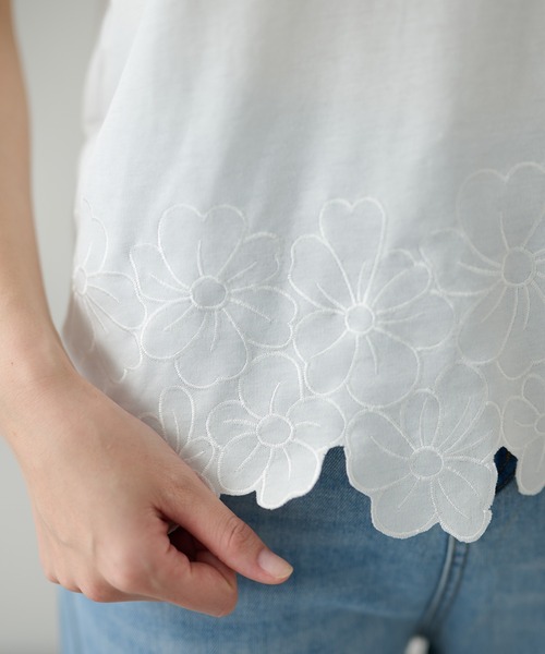 DAYRA(デイラ)の「裾フラワー刺繍 半袖 Tシャツ(Tシャツ/カットソー・レディース・グレー/ホワイト/ブラック・FREE)」の21枚目の写真