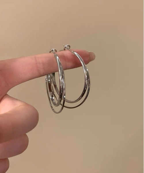 LA VORAGINE(ラ ヴォラジネ)の「金属アレルギー対応 ダブルフープピアス シルバー 大きめ ミニマル(ピアス(両耳用)・レディース・シルバー・FREE)」の4枚目の写真