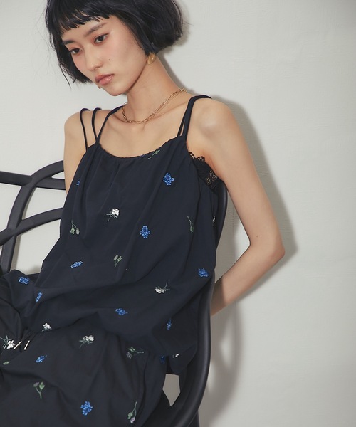 ANOTHER S(アナザーエス)の「配色刺繍ローンバルーンキャミ(シャツ/ブラウス・レディース・ブラック/オフホワイト・FREE)」の1枚目の写真