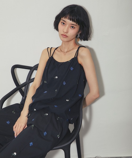 ANOTHER S(アナザーエス)の「配色刺繍ローンバルーンキャミ(シャツ/ブラウス・レディース・ブラック/オフホワイト・FREE)」の4枚目の写真