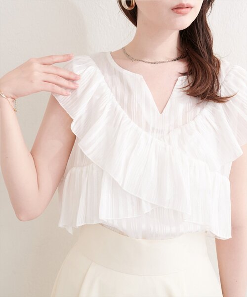 natural couture(ナチュラルクチュール)の「スキッパーフリルブラウス(シャツ/ブラウス・レディース・ブルー/ピンク/ブラック/オフホワイト/ミント・FREE)」の1枚目の写真